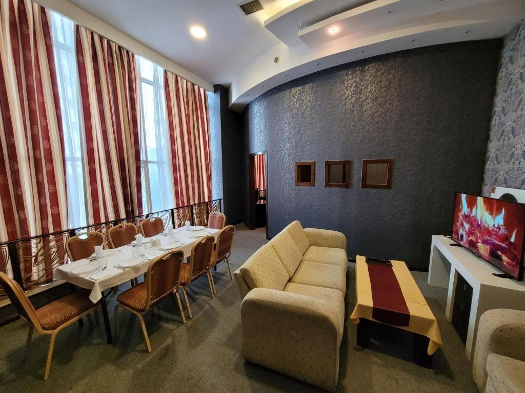 Cinema Plaza Hotel Baku Exterior photo